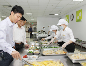 Suất ăn công nghiệp cho cán bộ